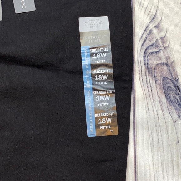 LEE WOMEN'S INSTANTLY SLIMS JEANS IN BLACK SIZE 18W PETITE - Picture 2 of 8